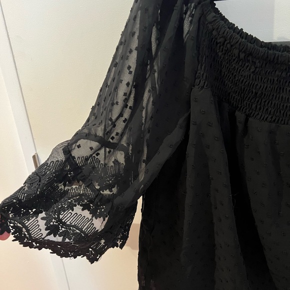 Beautiful Off the Shoulder black Top - Picture 2 of 3